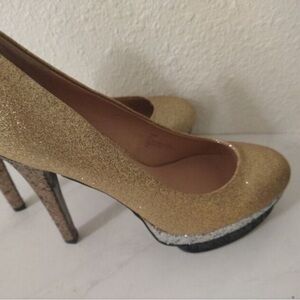 Betsey Johnson Gold Glitter Platform Heel Shoes Sz 8.5 Ht 5"in Heels Pre-Loved